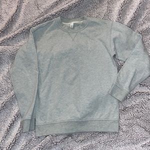 Classic crew neck lululemon sweatshirt worn once.